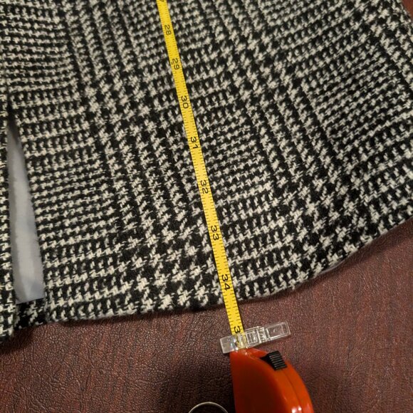 Elegant Viggo Glen Plaid Topcoat – Size 40 REG - Picture 6 of 13